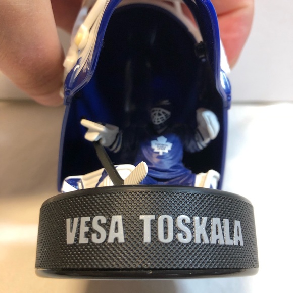 2009 McDonald's NHL Mini Goalie Mask -- Vesa Toskala Toronto Maple Leafs - Picture 8 of 9